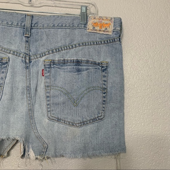 Levi distressed jean skirt size 11 - Picture 9 of 10